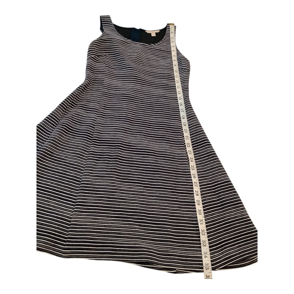 Banana Republic Navy & White Striped Sleeveless Fit & Flare Dress Size 8
B027 - Picture 6 of 7